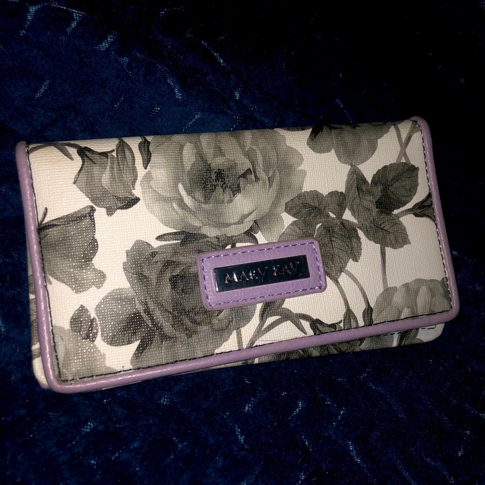 Mary Kay Floral B&W Pocket Book/Wallet